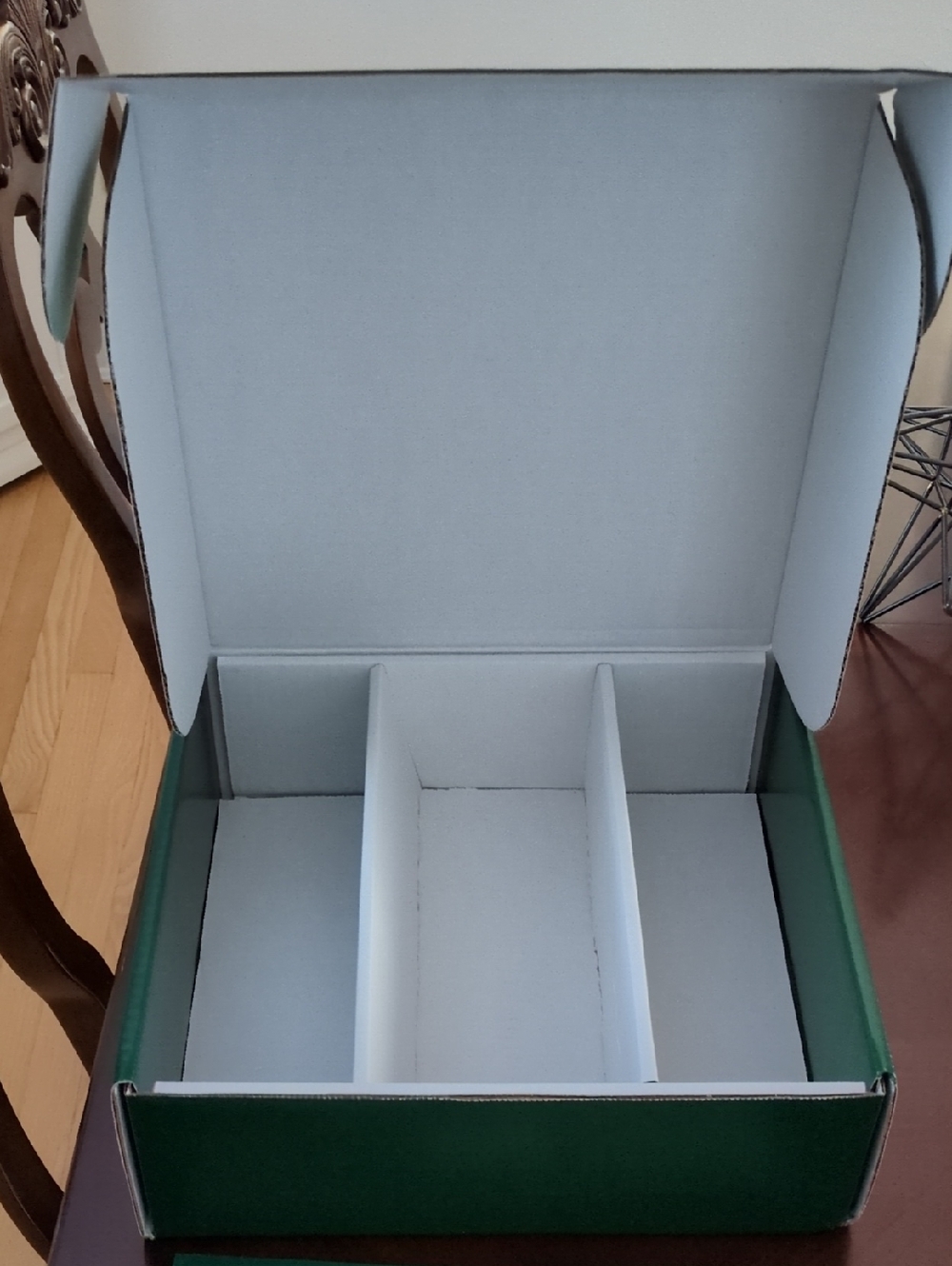 2026 Masters Green Azalea Gift Box with White Floral Graphic - Golf. Tournament. - Picture 2 of 3